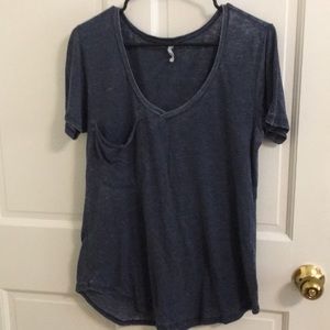Blue v-neck pocket tee